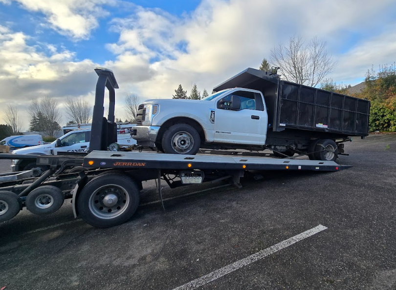 Affordable Car Towing LLC flatbed tow truck serving Gladstone Oregon